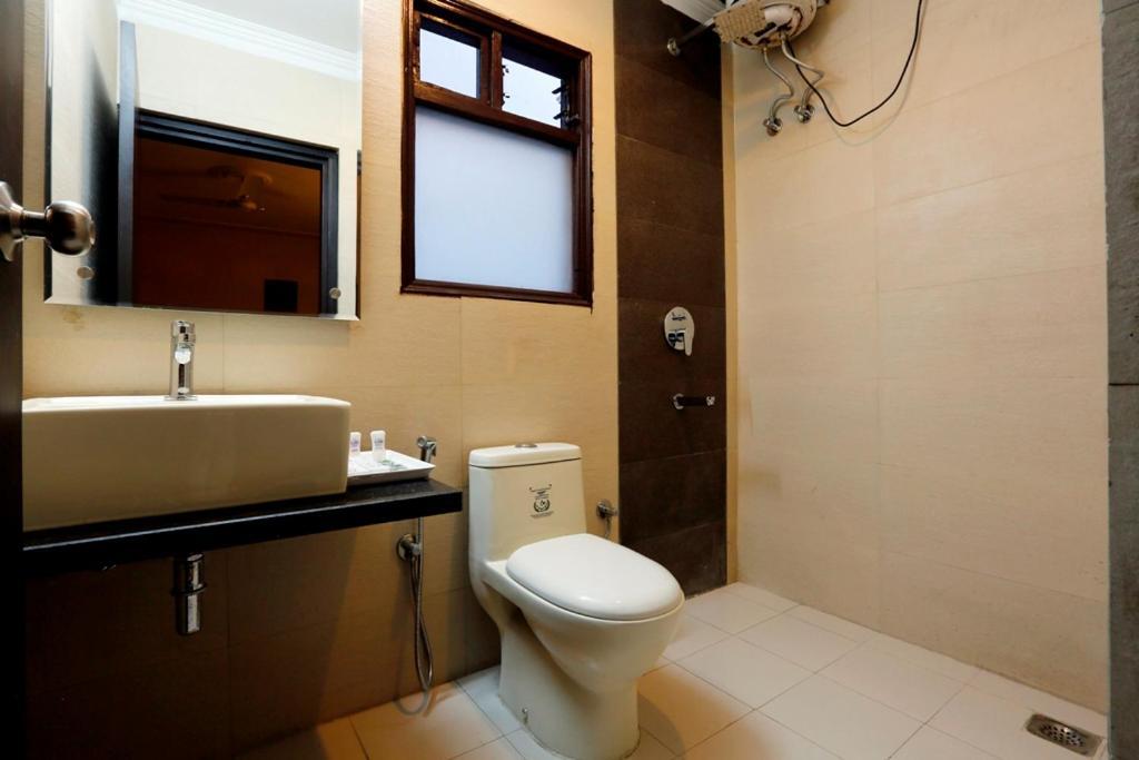 Airport La Sapphire Hotel & Restaurant New Delhi Exterior photo
